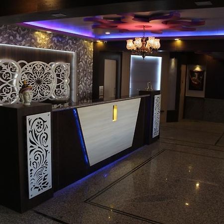 Hotel Pink Shark Sikar Exterior foto